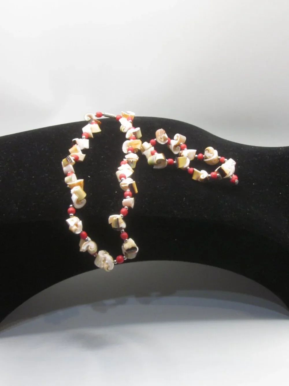 Shell Necklace & Bracelet - Picture 2 of 3